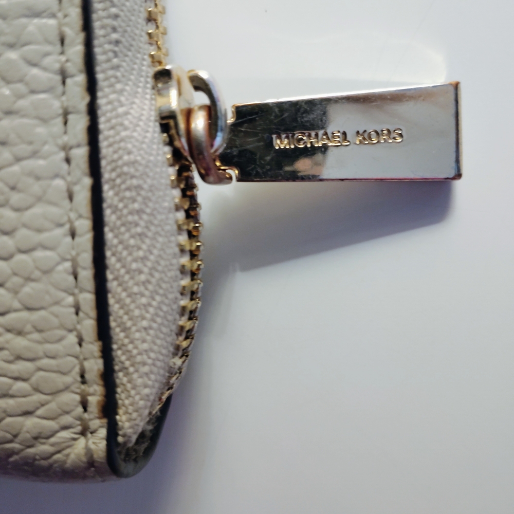 💛*Michael Kors* Leather Zip-Around Wallet with Gold Logo💛 - Picture 3 of 5
